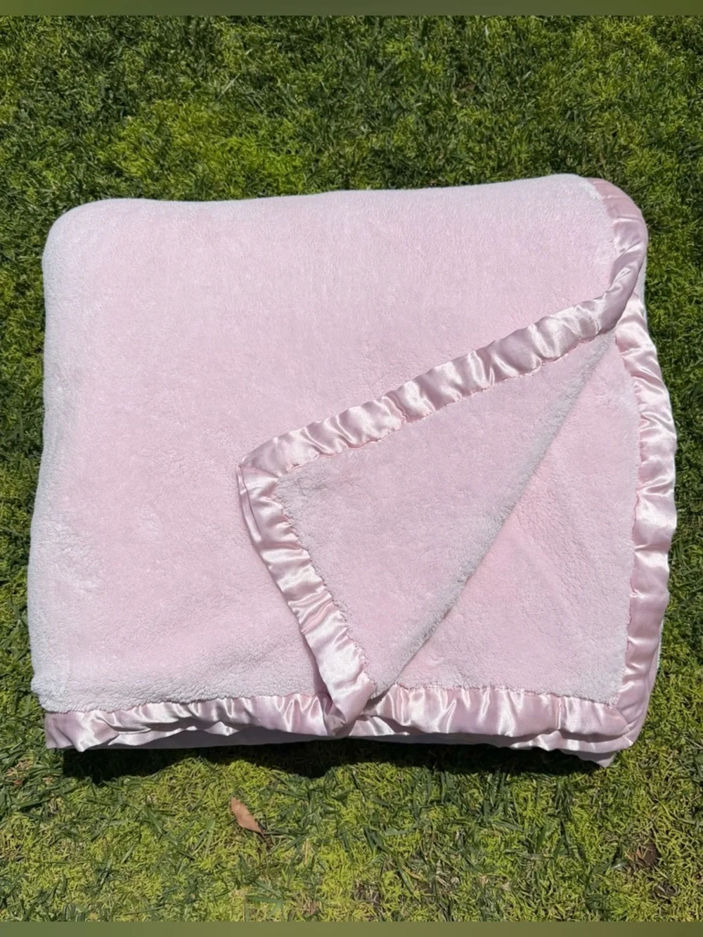 Simply Shabby Chic Pink 2-Ply Satin Trim Plush Blanket Rachel Ashwell Qn READ!